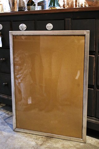Large French 19th century silver frame with old glass and fine patina. 
79.5x59.5cm...