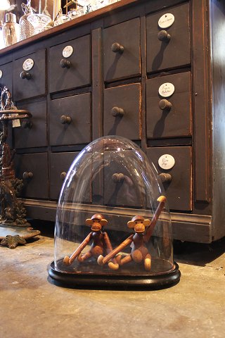 Decorative, old oval French glass Dome / Globe on black wooden base for display. 

Total H: 42cm...