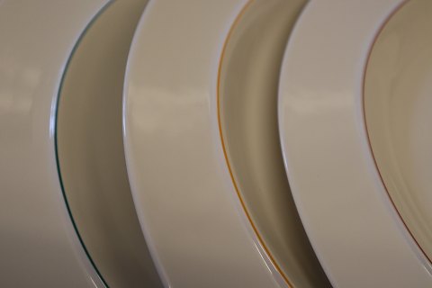 3047 Fad, rundt 33 cm (376) Farvet Kant Årstiderne   4 ALL Seasons Farvet Top 
Royal Copenhagen
