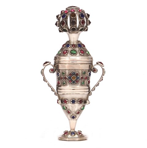 Danish silver vinaigrette by Dethlefsen, 
Sonderburg, circa 1835. H: 15,6