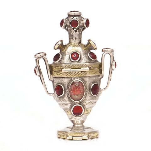 Hovedvandsæg af sølv af Poul Hansen, Tønder. H: 
11cm