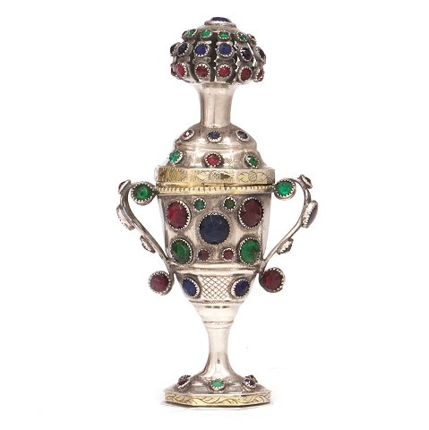 Silvervinaigrette by Jens Jensen, Sonderburg, 
circa 1855. H: 13,7cm