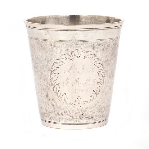 Silver cup by Knud Rasmussen Brandt, Horsens, 
1751-78. Dated 1806. H: 8,1cm