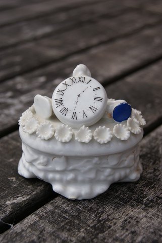 vare nr: v-smykkeskrin porcelæn.SOLD