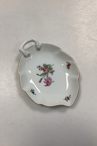 Bing and Grøndahl Saxon Flower, White Small Leaf-shaped Dish No. 356