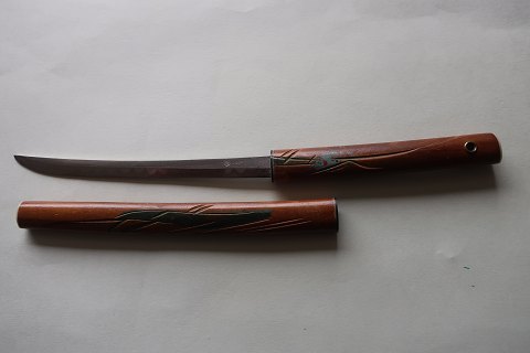 Gammel papir-/brevkniv med træskaft
Papir-/brevkniven fungerer godt
L: 21cm