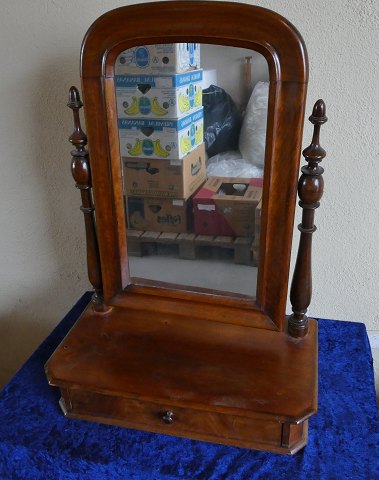 vare nr: m-Vippespejl med skuffe