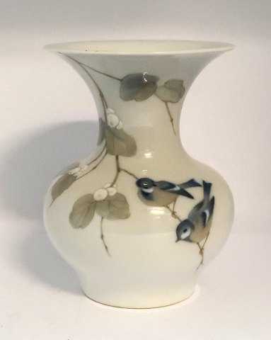 Royal Copenhagen. A pair of birds. Model 2463 / 2746. Height 18.5 cm. (1 
quality)