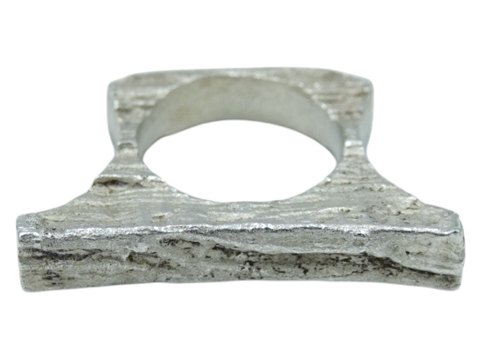 Michelsen sterlingsølv 
Kraftig og stor Brutalist ring af Knud V. Andersen - Str. 51