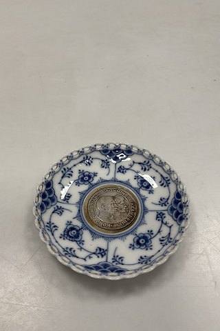 Royal Copenhagen  Musselmalet Helblonde Askebæger / Platte med Sølvmønt No 
1/1009