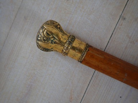 Malakkastok med forgyldt knop.