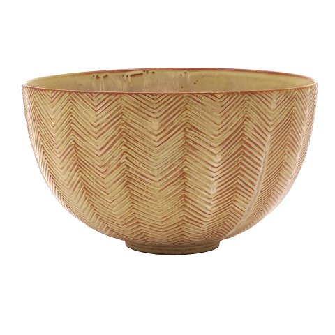 Axel Salto skål. Axel Salto skål i keramik i 
riflet stil med sildebensmønster. Model 20176. 
H:14cm. D: 24cm