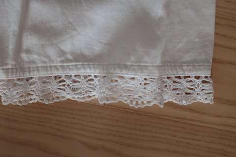 Good old pantalettes with embroidery made by hand
Very beautiful and special
In a good condition