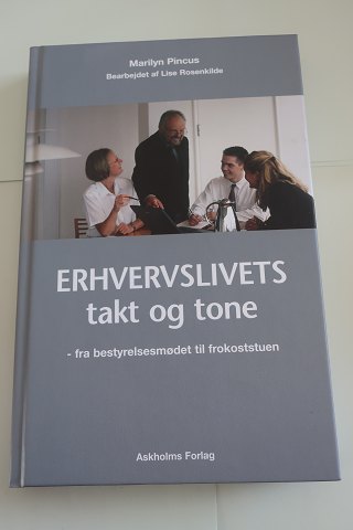 Erhvervslivets takt og tone,- fra bestyrelsesmødet til frokoststuen
På Dansk
 (se mere info på foto af bagsiden af bogen)
Askholms forlag
2001
Sideantal: 222