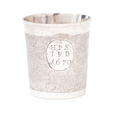 Early snake skin silver cup by Hans Rasmussen, 
Køge, 1646-75. H: 7,5cm