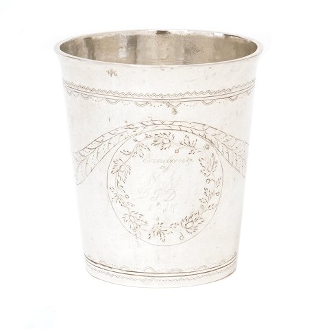 Stort sølvbæger af Frederik Ludvig Christopher 
Hogrefe, Vejle, 1804-26. H: 10cm