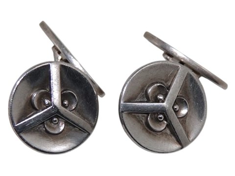 Georg Jensen sterling silver
Cufflinks with engraving MJ from 1933-1944