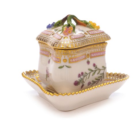 Royal Copenhagen Flora Danica custard cup 3575 
"Corrigiola littoralis L". H: 9cm