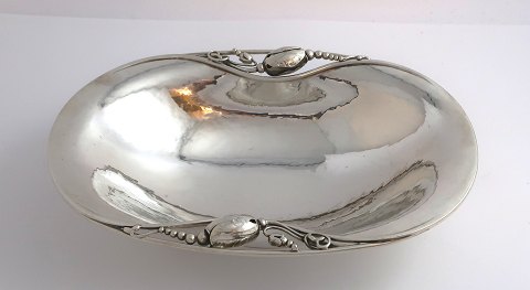 Georg Jensen. Oval silver bowl (925). Blossom 2A. Design: Georg Jensen. Length 
19.6 cm. Width 14 cm.