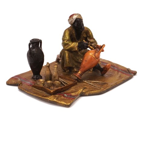 Vienna bronze figurine signed Franz Bergmann. H: 
5,8cm. base: 7,5x9cm