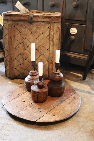 Swedish 19th century round wooden plate with a really nice patina. Nice as a 
table plateau / tray...