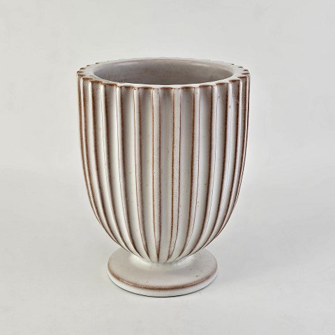 Schollert
Hvid riflet vase i keramik