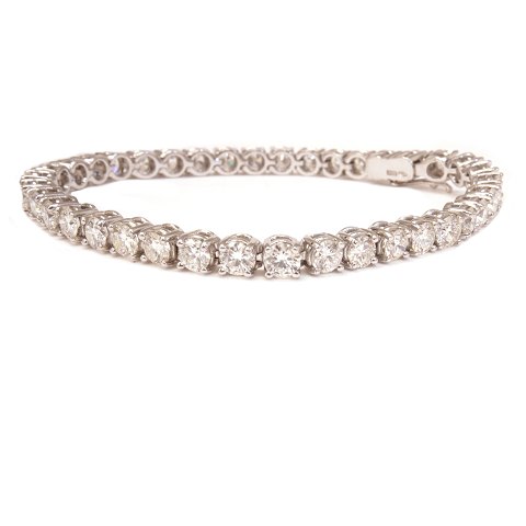 18kt white gold tennis bracelet with 38 diamonds 
each ca. 0,25ct. All in all ca. 9,5ct. L: 18,5cm