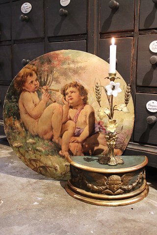 Gammelt fransk 1800 tals olie maleri på lærred 
med motiv af 2 små engle...