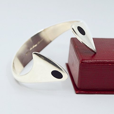 Bent Gabrielsen for Hans Hansen; A brangle of sterling silver with enamel, no. 
213E