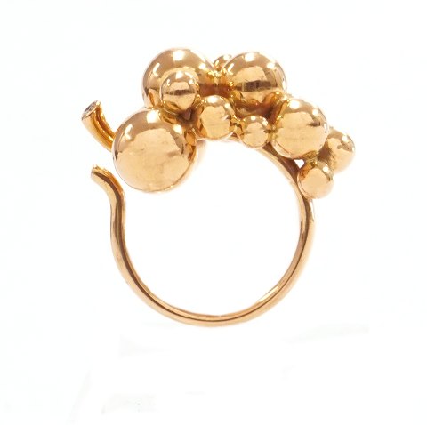 Georg Jensen Moonlight Grape 18kt guld ring med 
diamant. Ringstr. 55-56