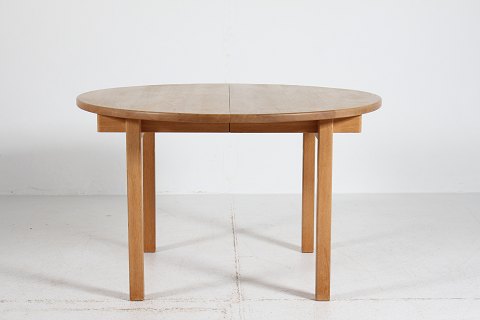 Kurt ØstervigRound dining tableof solid oak