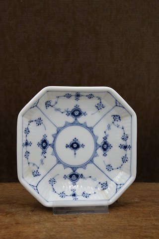 8 kantet sættefad i Musselmalet Riflet fra Royal Copenhagen...