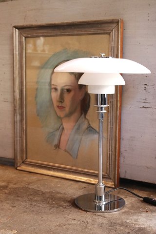 Louis Poulsen - PH 3/2 bordlampe i krom med 3 hvide glas skærme...