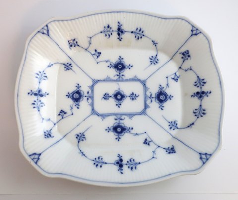 Royal Copenhagen. Blue fluted, plain. Square dish. Model 359. Length 26.5 cm. Width 23 cm. (2 quality).