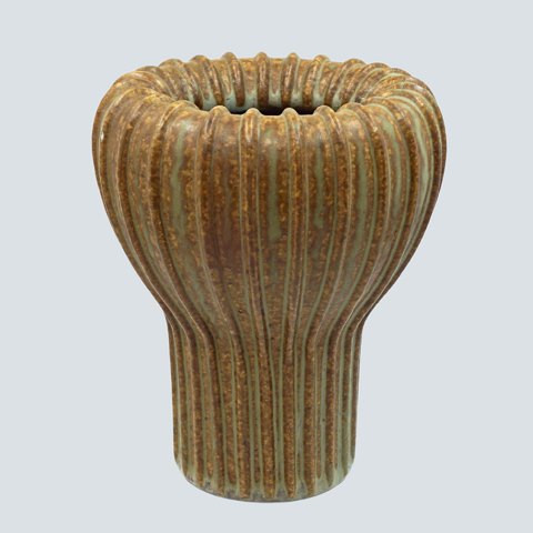 Arne Bang; Riflet vase af stentøj, nr. 139