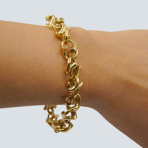 Regitze Overgaard for Georg Jensen; Magic bracelet in 18k gold, heavy quality
