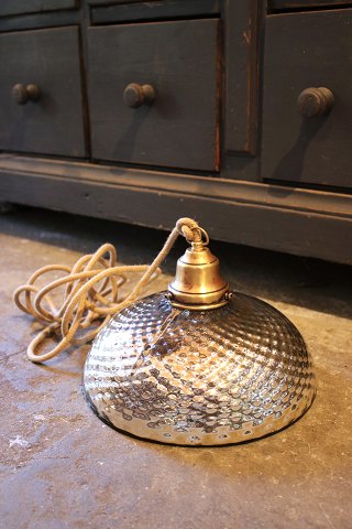 Sjælden , stor antik 1800 tals vaflet fattigmandssølv loftslampe.Dia.: 25cm...