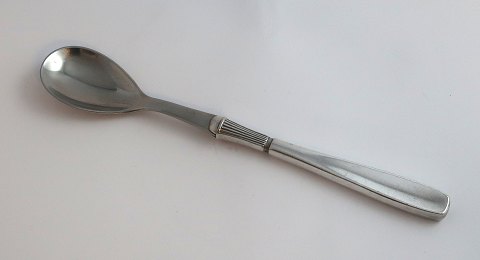 Ascot. Sølv (830). Æggeske med stål. Længde 13,5 cm.