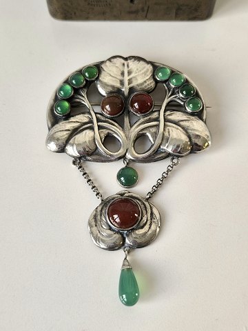 Meget smuk Art Nouveau broche i sølv prydet med rav og chrysopras