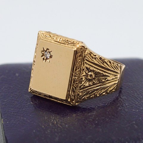 Flemming Kjerultt; Signetring i 14 kt. guld med diamant