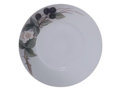 Royal CopenhagenArt Nouveau luncheon plate with blackberry 22.0 cm.