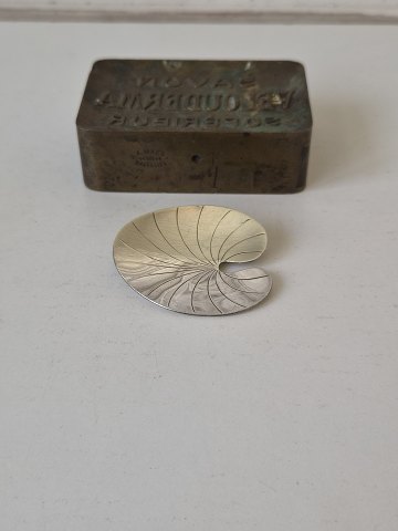 Hermann Siersbøl vintage broche i sterlingsølv udført som åkandeblad
