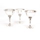 Harald Nielsen for Georg Jensen: Et sæt på tre cocktailbægre i sterlingsølv. #479A. H: 10,5cm. D: 7,7cm. V: 292gr (3)