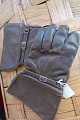 Gloves made of leather for the riding on the motor 
cycle