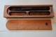 An old pencil box made of wood
This is an exampel of how the pencil box was in the good old days
The tool for writing is part of the price
L: 23cm