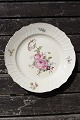 Frisenborg with gold rim Danish porcelain, 
luncheon plates 22cm.
OFFER for more.