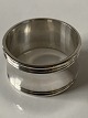 Napkin ring Silver.
Stamp: Sv.T. 830S.
Size 2.1 x ø 3.9 cm.