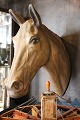 Decorative, old horse head in full size in painted papier-mâché / plaster to 
hang on the wall...