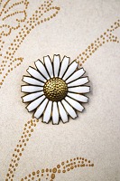 item no: Marguerit broche AM Dia.4cm.