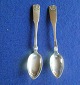Musling silver cutlery, pair of tea spoons. 
1 spoon in 3-tower silver from 1913, and 1 spoon 
in English "silver"??